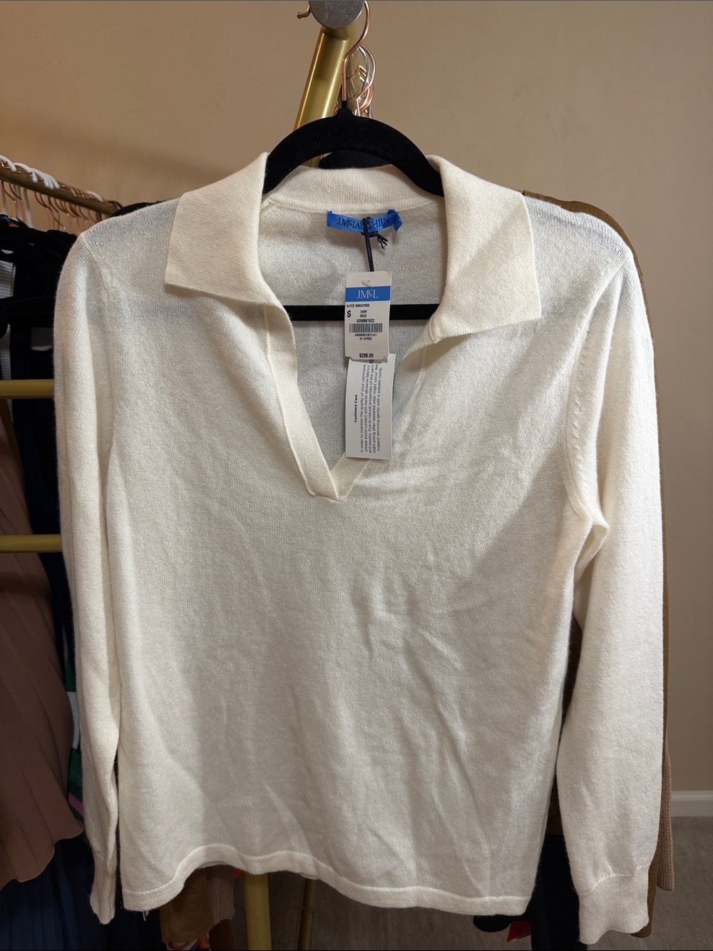 JM Collection Cream V-Neck cashmere Polo-Style Sweater
